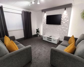 The Bawdens Holiday Apartments - Blackpool - Living room