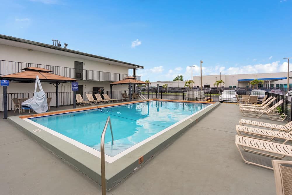 Baymont by Wyndham Orlando Downtown - אורלנדו - בריכה