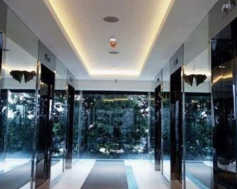 Luxury Condo Fully Furnished At 5 Category - Makati - Hall d’entrée