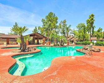 Near Parks and Golf Gilbert Townhome with Pool Access - Gilbert - Pool