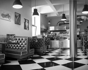 B13 Hostel - סיביו - לובי