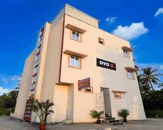 Hotel O Elite Stay - Navalur - Building