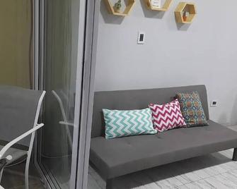 Departamento temporal ubicado frente al Parque Central de la Ciudad de Mendoza. - Mendoza - Living room