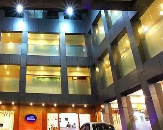 Holiday Hill Hotel - Kartikulam - Edificio