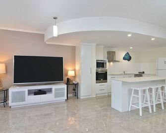 Seascape Holidays at Reef Terraces On St - Port Douglas - Cuina