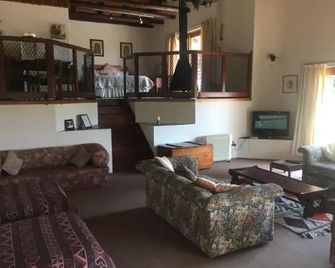 Lairds Lodge - Underberg - Living room