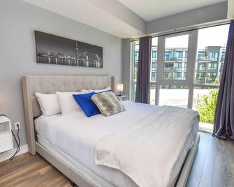 Pet Friendly Condos At Friday Harbour - Innisfil - Bedroom