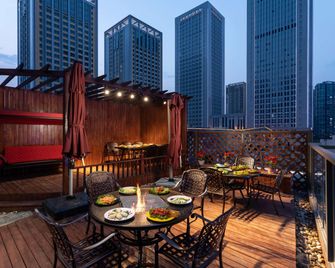 Ramada Encore by Wyndham Kunming West - Kunming - Balcony