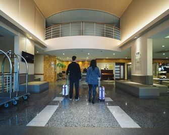 Hotel Nacional Inn Curitiba Santa Felicidade - Curitiba - Reception