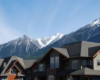 Luxury condo in 5 Star Resort and Spa - Canmore - Building