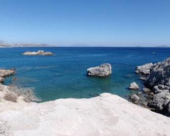 Savvas Studios - Kefalos