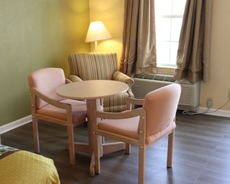 Woodstream Inn - Hogansville - Sala de estar