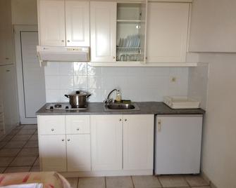 Gikas Apartments - Marmari - Kitchen