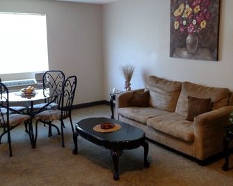 Fairway Inn Florence Indiana - Florence - Living room