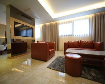 First Hotel - Guri - Living room