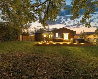 The Luxe Hot Tub10 Min Keenland12 Min Downtown - Lexington - Building