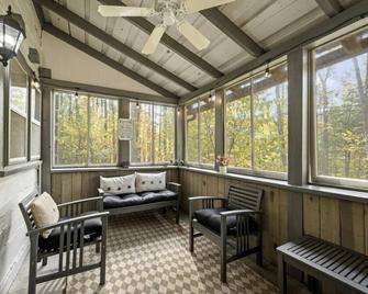 Atop Pine Hill Cabin - Nashville - Sala de estar