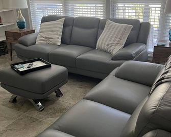 Charming 3-bedroom house with WiFi in peaceful downtown Palatka near river. - Палатка - Вітальня