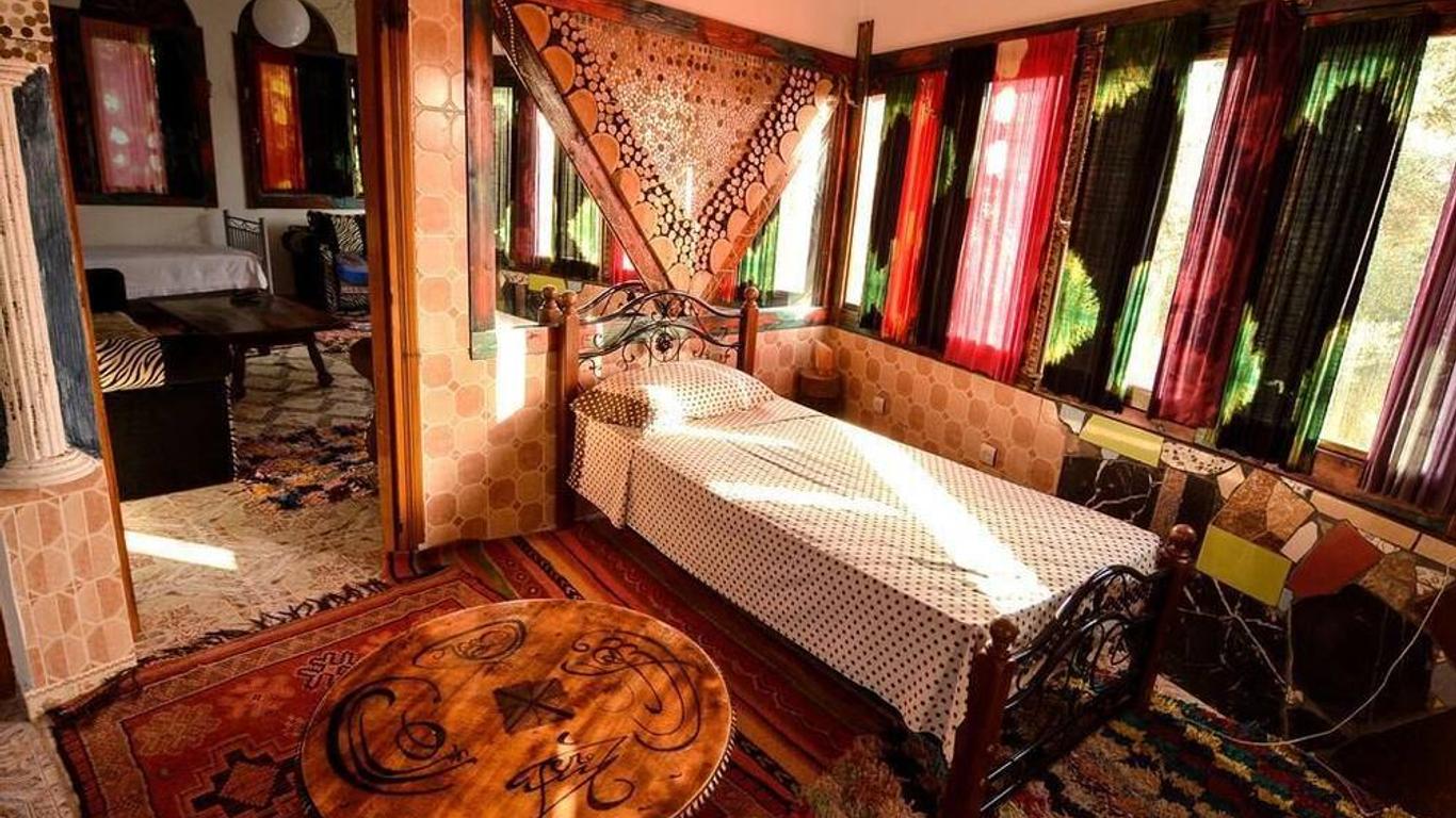 مايسون هوتس إيت بو إزريان