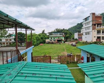 Landlopers Hostel - Rishikesh - Building