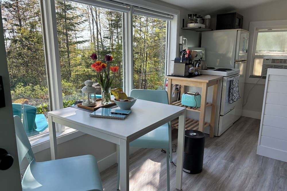 Oceanview Escape for Two, Steps from the Water - The Seanery Cottages - Hubbards - Dining room