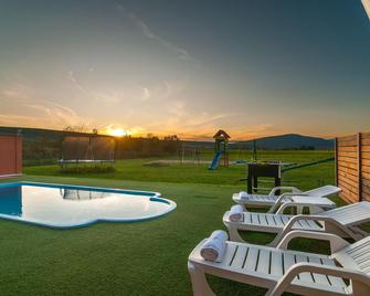 Gorgeous Home In Trilj With Jacuzzi - Trilj - Piscina