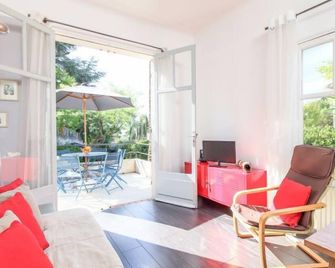 Villa Esmeralda by Interhome - كان - غرفة معيشة