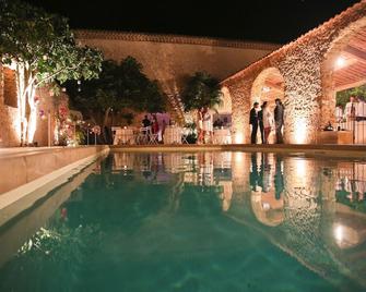 Provencal country house in st julien le montagnier near the luberon - Saint-Julien - Piscine