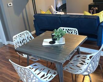 ~chandlers Chateau In The Heart Of Brevard ~ - Brevard - Dining room