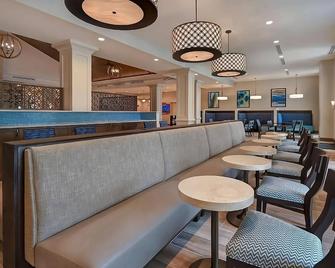 Comfort and Style! 2 Spacious Units, Free Breakfast, Full Kitchen, Outdoor Pool! - Winter Garden - Restaurant