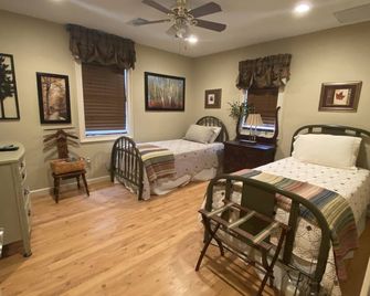 Renovated Barn - Moultrie - Bedroom