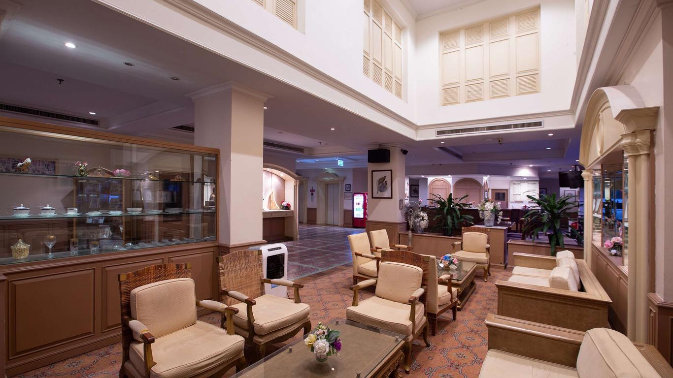 إمبيريال ناراثيوات هوتل