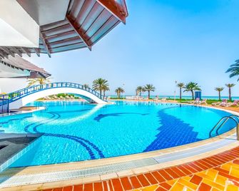 Mirfa Hotel - Al Marfa - Pool