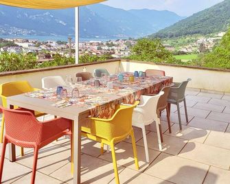 Villa Le Fontanelle New Pool 2026 Air Conditioning, Lake View, Netflix, Wifi,bbq - باراتيكو - شرفة