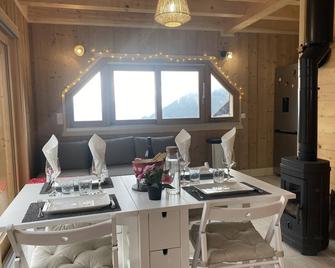 Chalet Dans les Aravis 1200 m Daltitude Avec spa Priver - Le Bouchet-Mont-Charvin - Comedor