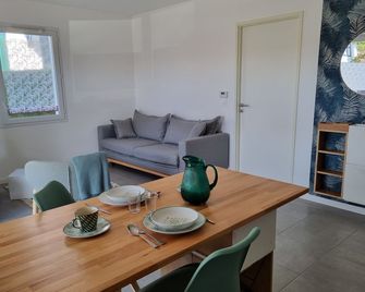 Herriko Apartment, 1 to 2 adults and 1 child - Briscous - Salle à manger