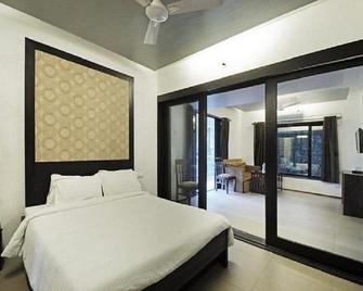Hotel Chirag Executive - Alibag - Bedroom