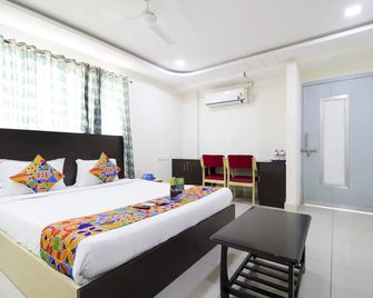 Fabhotel Siri Inn Madhapur - Hyderabad - Bedroom