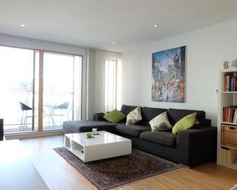 Beautiful & Perfectly Located Ultra-Modern Flat - London - Living room