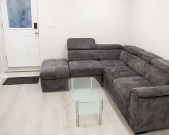Private & Cozy Two Bedroom Suite in Guelph - Guelph - Sala de estar