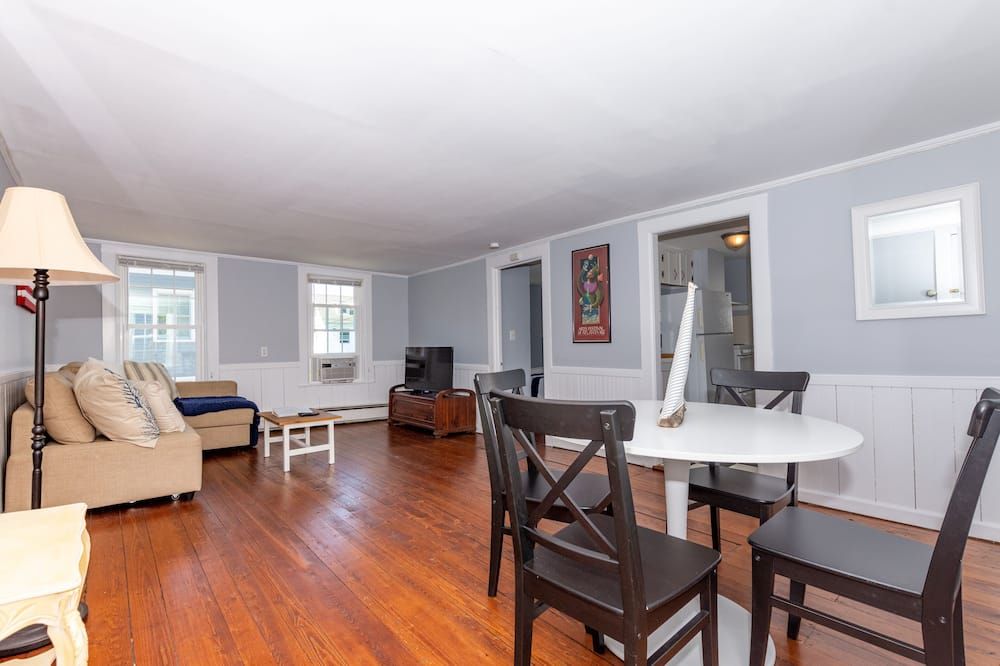 Dining room view of Gorgeous 1 bedroom in heart of the Boro