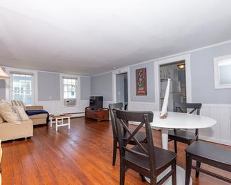 Gorgeous 1 bedroom in heart of the Boro - Stonington - Dining room