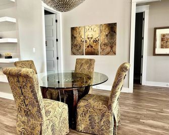 2BR with balcony near Biloxi Beach & one block to casinos! Downtown Darling - Biloxi - Jadalnia