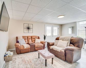 Mtn-View Studio: 18 Mi to Penn State! - Spring Mills - Sala de estar
