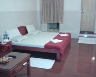 Sathya Hotels - Mettupalayam - Bedroom