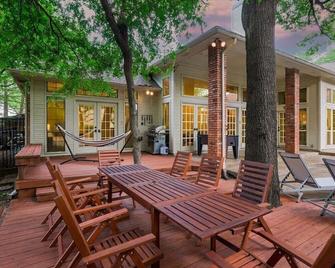 Dallas Gem 5 Bedrooms Home with Pool Game Room - Dallas - Pátio