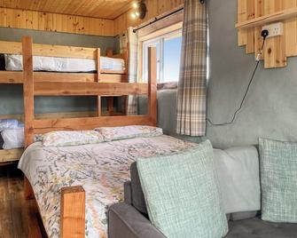 Honeysuckle Bale Cabin - Uk49073 - Ballindalloch - Schlafzimmer