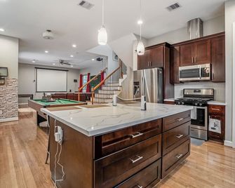 The Vibe 3bd X 4b I Downtown l Med Center I NRG Stad l Free Parking - יוסטון - מטבח