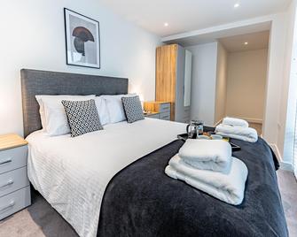 Wellington House by Celador Apartments - Reading - Bedroom
