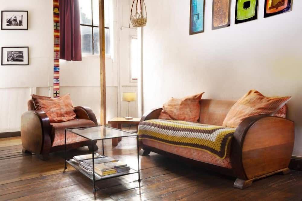 كاسا فولانتي هوستال - هوستل